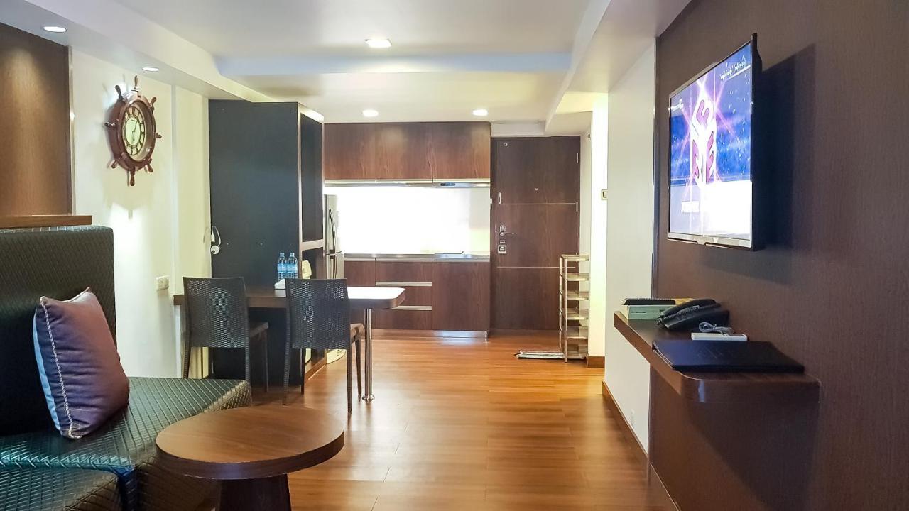 Clover Suites Royal Lake Yangon Exterior photo